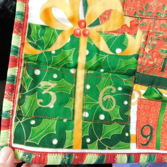 Christmas Quilted Wall Hanging Advent Calendar Handmade Pockets 25x21 EUC! - Picture 15 of 16